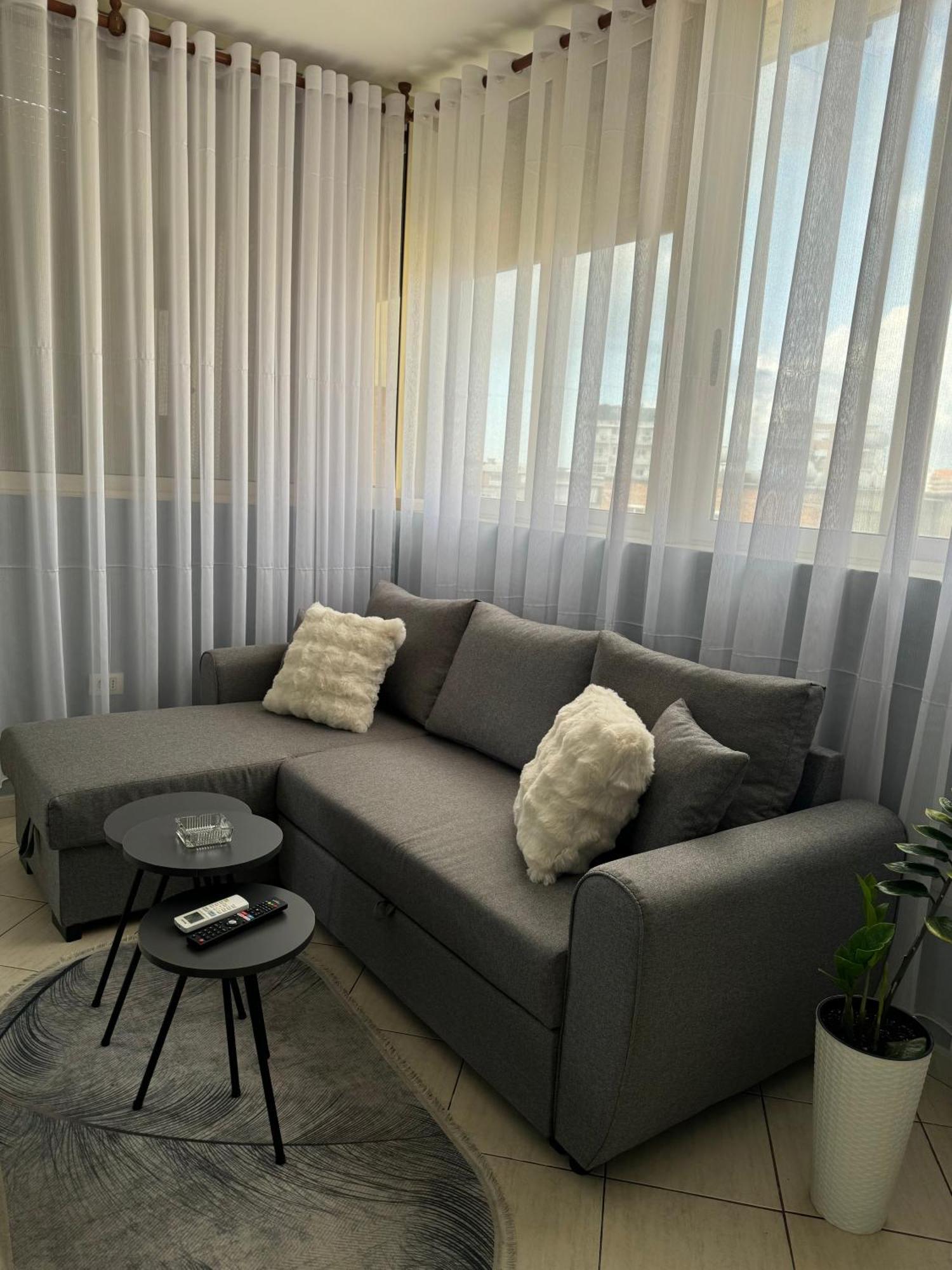 Mirela'S Apartment City Center Tirana Exteriör bild